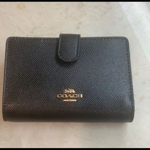 Coach Medium Corner Zip Wallet